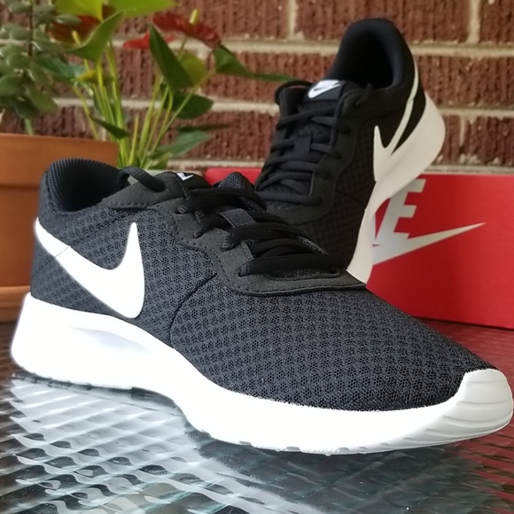 Nike Tangun Running Shoe Black / White Womens 10 - Picture 3 of 9